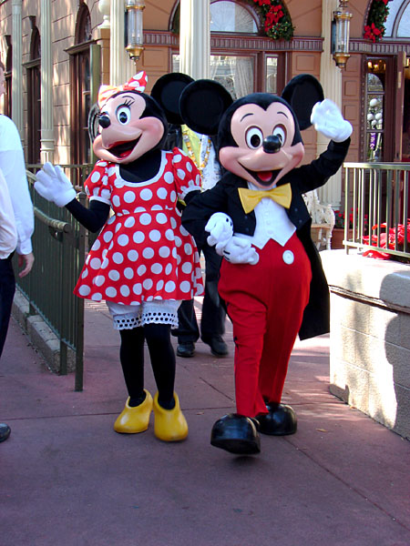 Mickey Mouse and Minnie Mouse out to greet the crowd (113.59 KB)