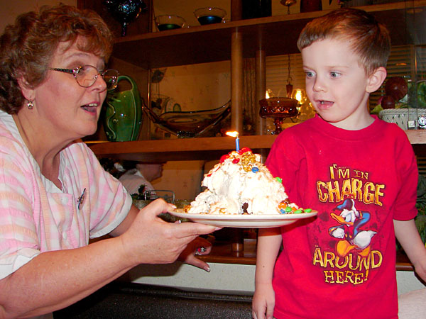 Jacob's birthday desert at 50's Prime Time Caf&eacute; (103.34 KB)