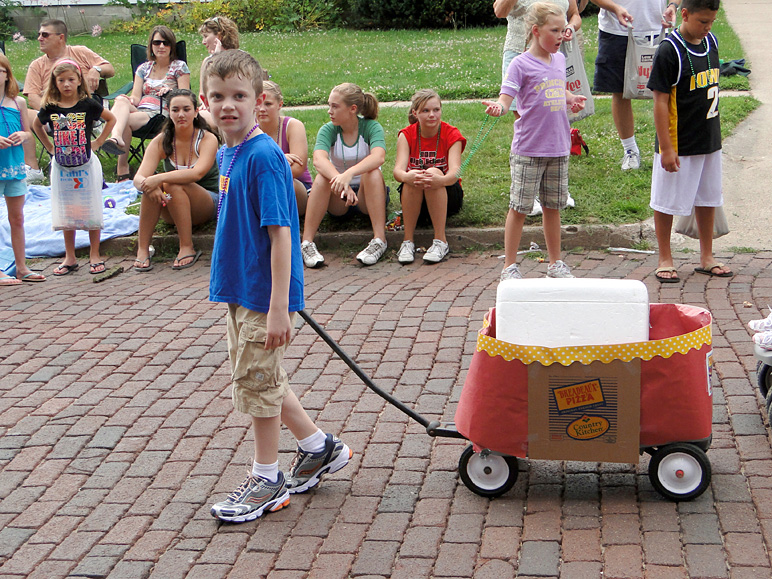 Jacob pulling a wagon in the Adel Sweetcorn Festival Parade (316.06 KB)