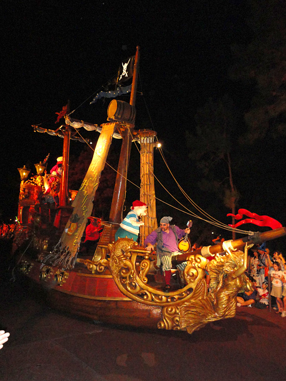 Arrgh!  There be a pirate ship! (241.02 KB)