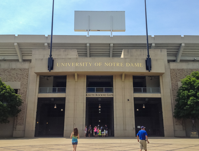 This is the stadium fa&ccedil;ade.  Pretty cool! (198.32 KB)