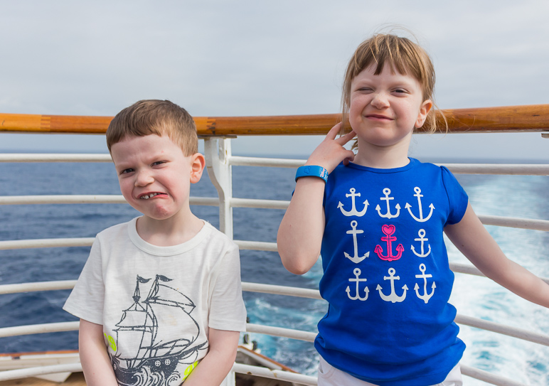 I'm really not sure what facial expression Luke's making here. (194.30 KB)